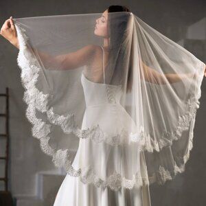 New Lace Wedding Veil with Blusher